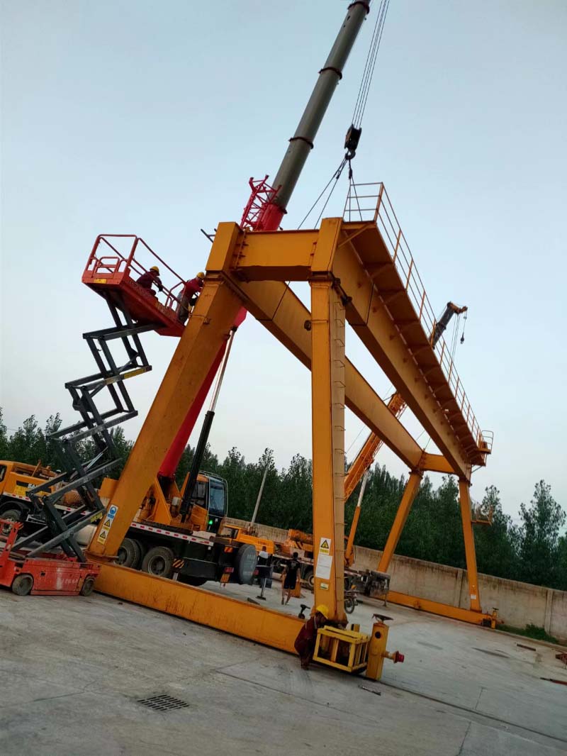 比亚迪龙门吊施工现场