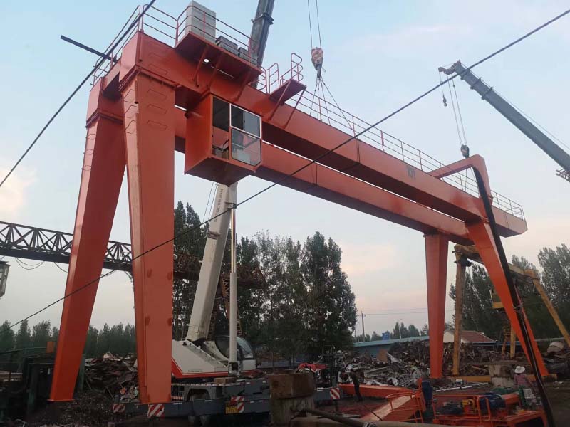 济宁废品回收站龙门吊施工现场