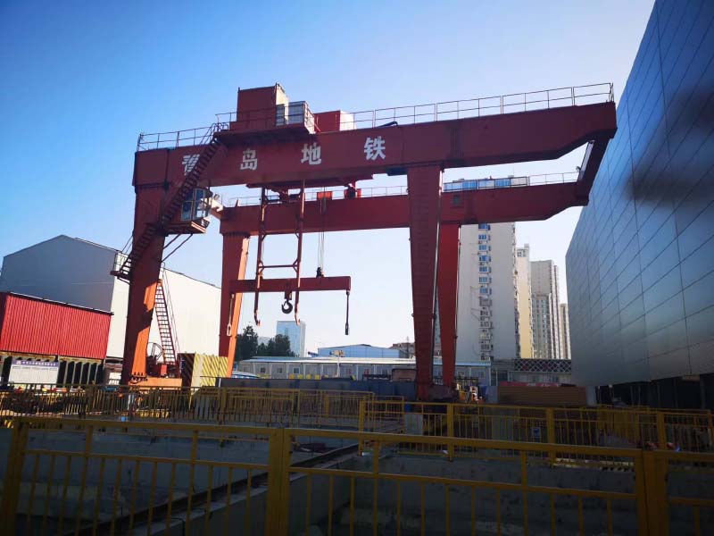 中铁集团龙门吊施工现场